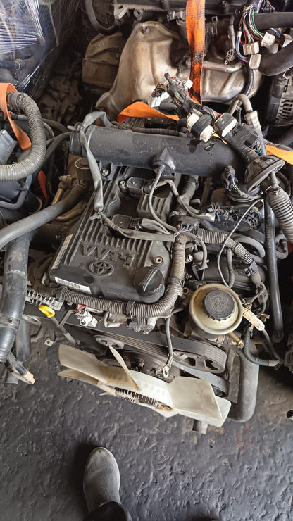 ［USED ENGINE］ TOYOTA 2TR FR MT 2WD HILUX AUSTRALIA
